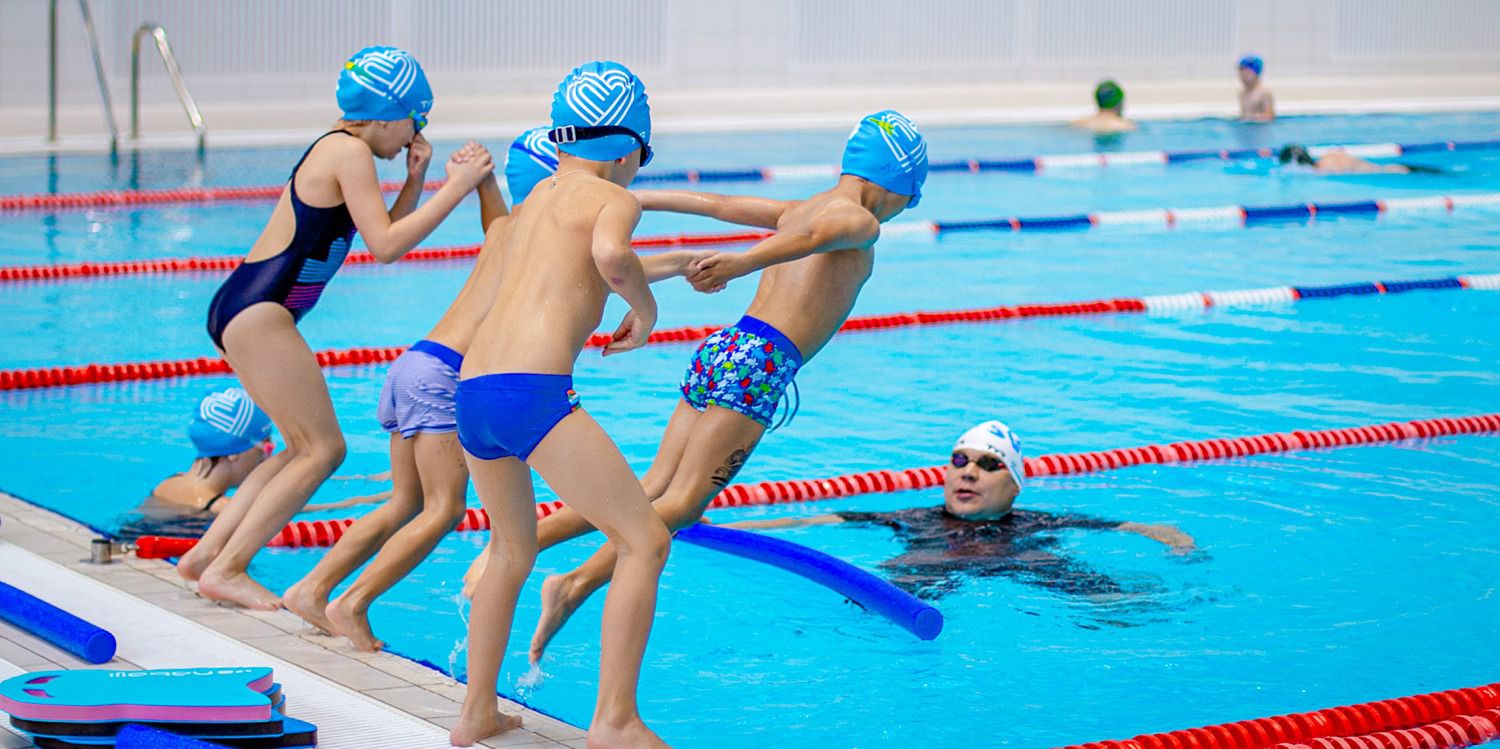 Swimming Moscow проводит набор в секции для детей у метро Старокачаловская, где обучают плаванию для ребят от 4 до 18 лет